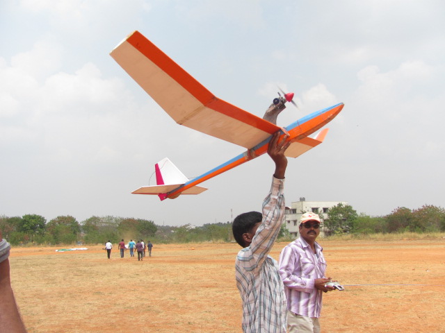 RC GLIDER WITH IC ENGINE