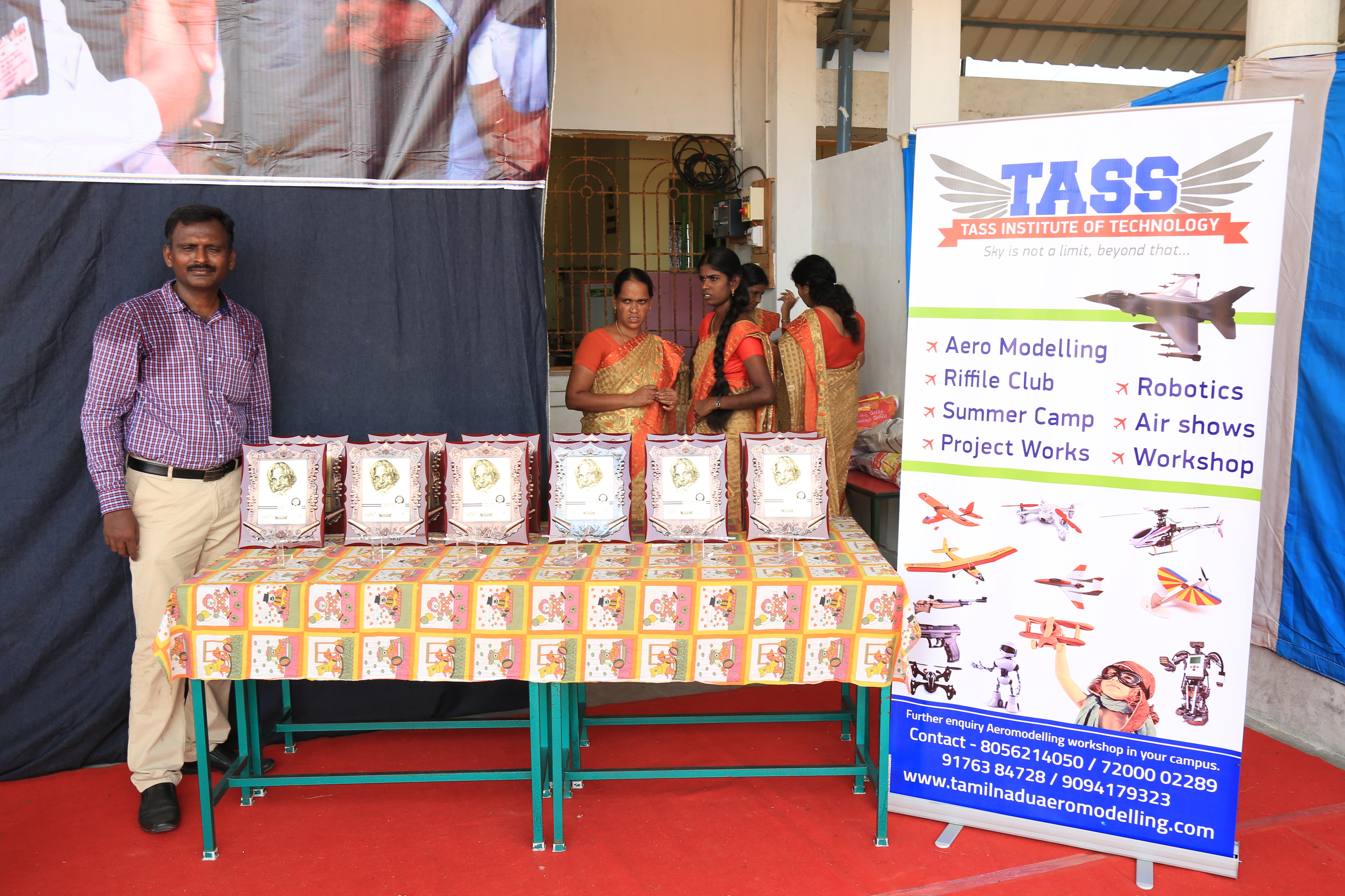 WINNING STUDENTS PRIZES